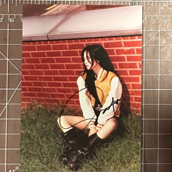 Autographed Twice Mina K-Pop postcard - Picture 1 of 1
